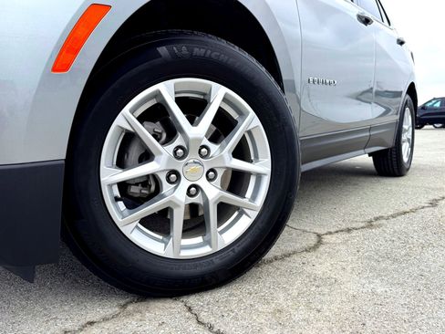 Used 2023 Chevrolet Equinox LT image 2