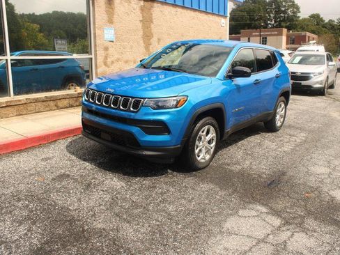Used 2024 Jeep Compass Sport AWD/4WD image 3