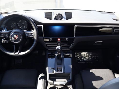 Certified 2025 Porsche Macan image 20
