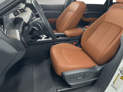 Used 2021 Audi e-tron Premium w/ Convenience Plus Package image 5