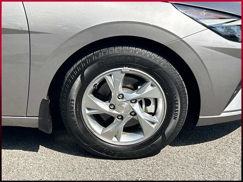 Used 2023 Hyundai Elantra SE FWD image 9