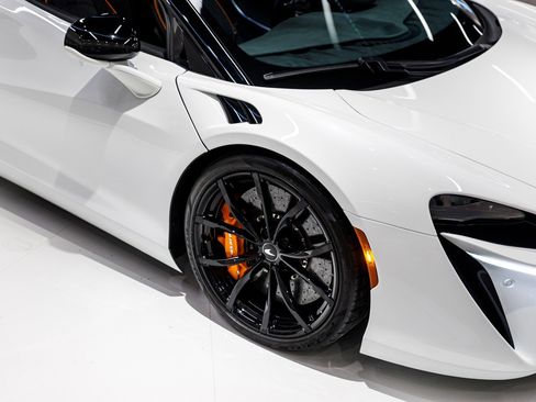 New 2026 McLaren Artura Spider RWD image 30