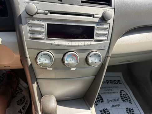 Used 2010 Toyota Camry LE FWD image 27