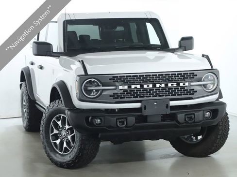 Used 2025 Ford Bronco Badlands image 2