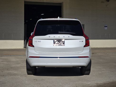 New 2026 Volvo XC90 B5 Plus image 8