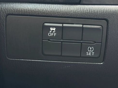 Used 2017 MAZDA MAZDA3 Sport FWD image 15
