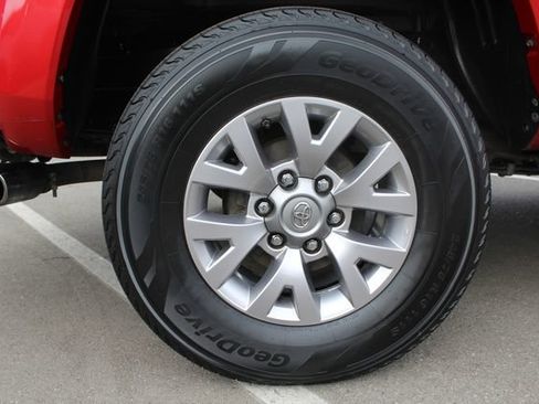 Used 2016 Toyota Tacoma SR5 w/ SR5 Appearance Package (SN) RWD image 12