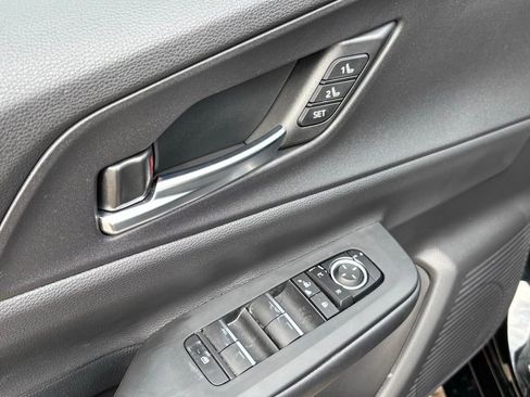 Used 2024 Toyota Prius Prime Premium image 30