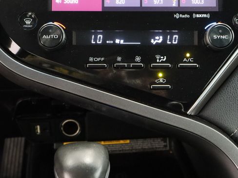 Used 2018 Toyota Camry XSE image 20