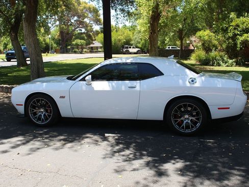 Used 2015 Dodge Challenger SRT w/ Technology Group image 52