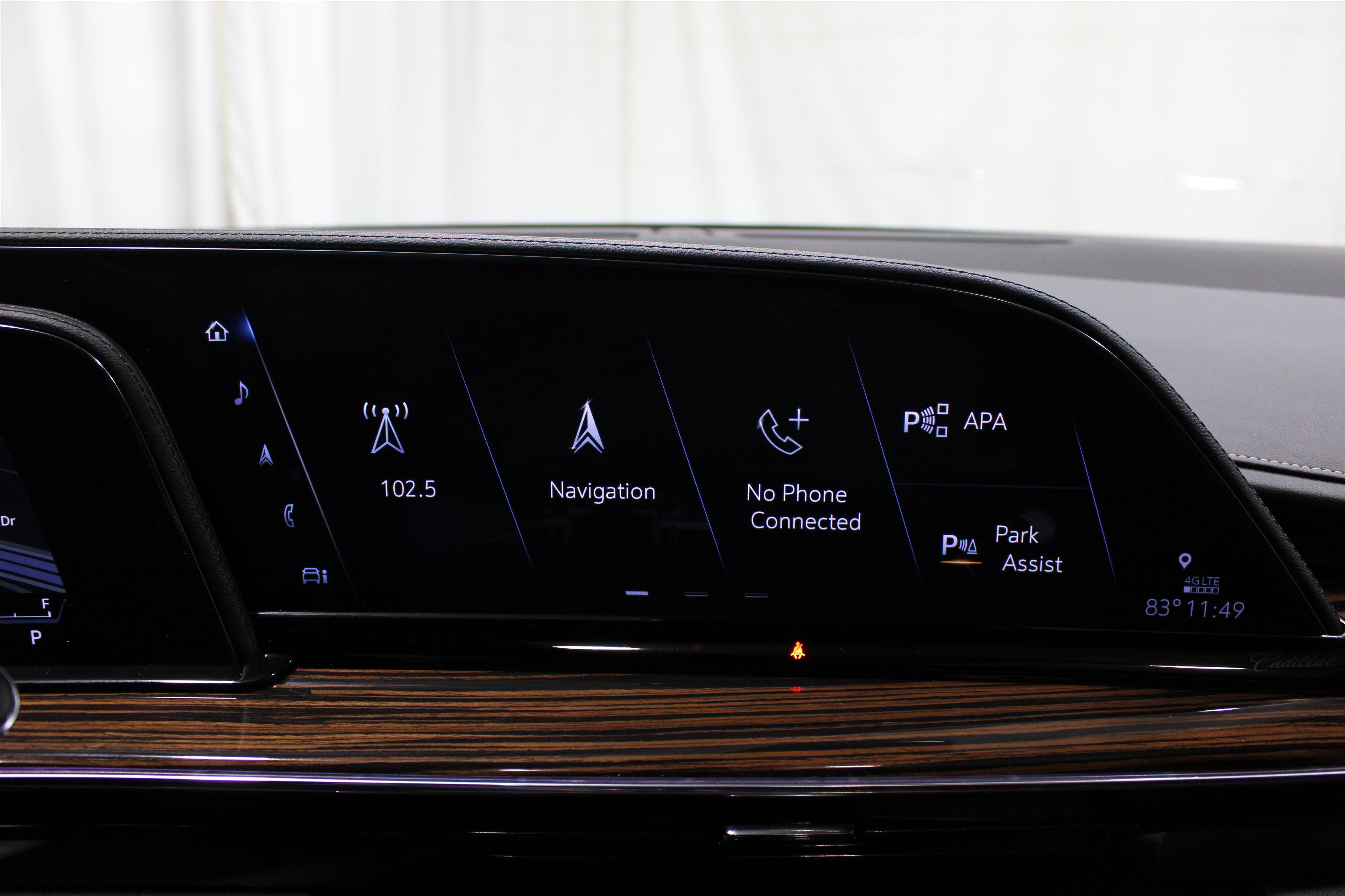 Certified 2024 Cadillac Escalade Premium Luxury w/ Performance Package AWD/4WD image 16
