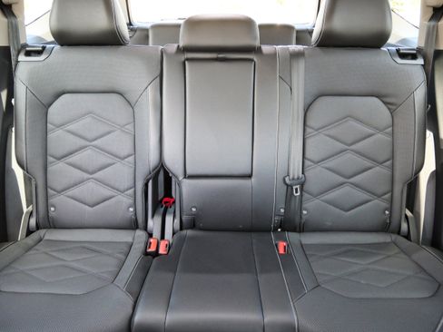 Used 2024 Volkswagen Atlas SE AWD/4WD image 13