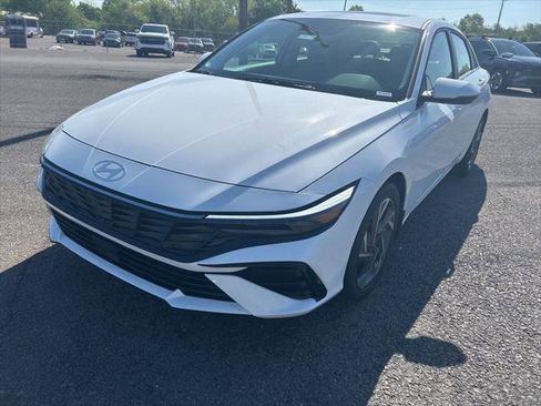 New 2026 Hyundai Elantra Limited FWD image 2