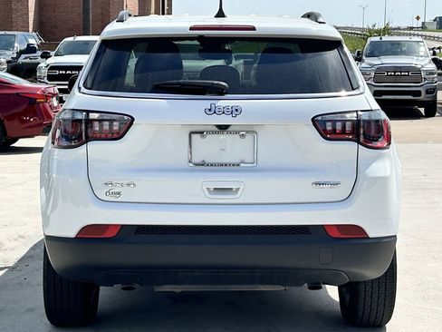 Used 2025 Jeep Compass Latitude image 5