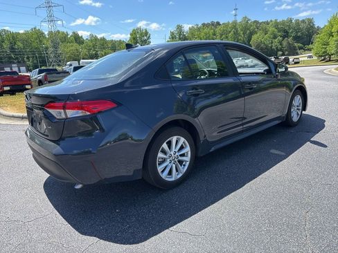 Used 2025 Toyota Corolla LE w/ LE Premium Package FWD image 5