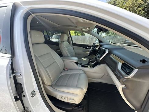 Used 2019 GMC Acadia Denali w/ Technology Package FWD image 13