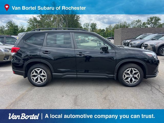 Used 2023 Subaru Forester Premium AWD/4WD image 7