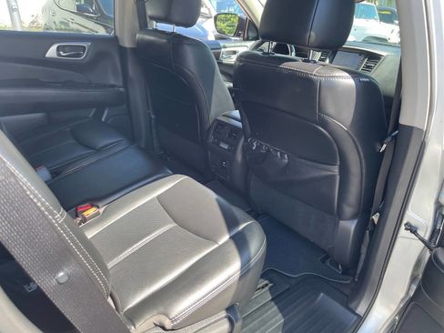Used 2017 Nissan Pathfinder Platinum FWD image 28