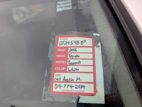 Used 2016 Toyota Tacoma SR image 22