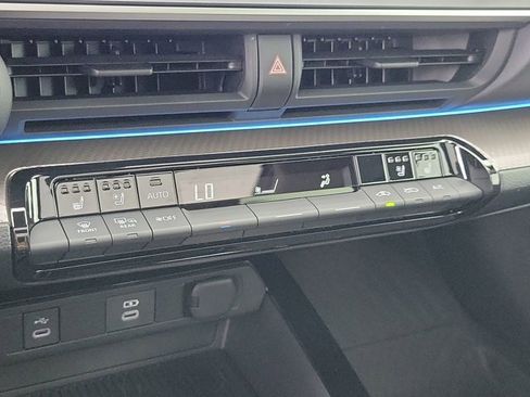 Used 2023 Toyota Prius LE image 29