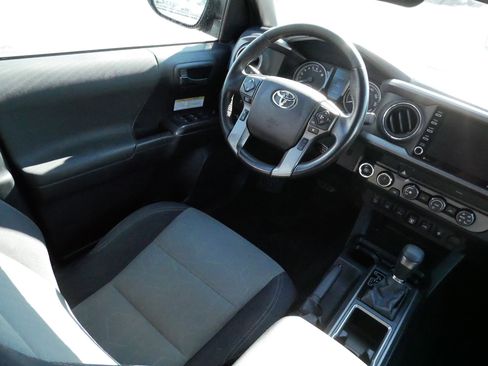 Used 2020 Toyota Tacoma TRD Off-Road w/ Technology Package image 9