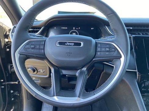 Used 2025 Jeep Grand Cherokee Altitude AWD/4WD image 35