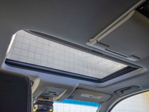 Used 2015 GMC Yukon Denali w/ Premium Package image 46