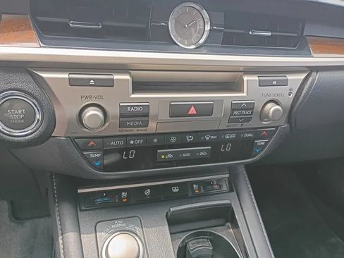 Used 2016 Lexus ES 350 w/ Luxury Package w/Wood Trim FWD image 12