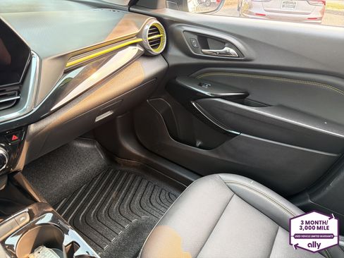 Used 2025 Chevrolet Trax ACTIV w/ Sunroof Package FWD image 25