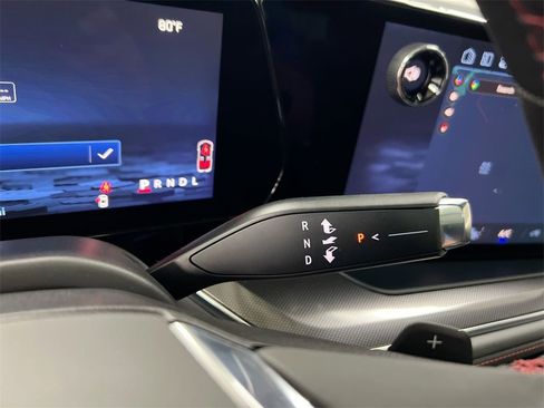 Used 2025 Chevrolet Suburban RST w/ Comfort Package image 17