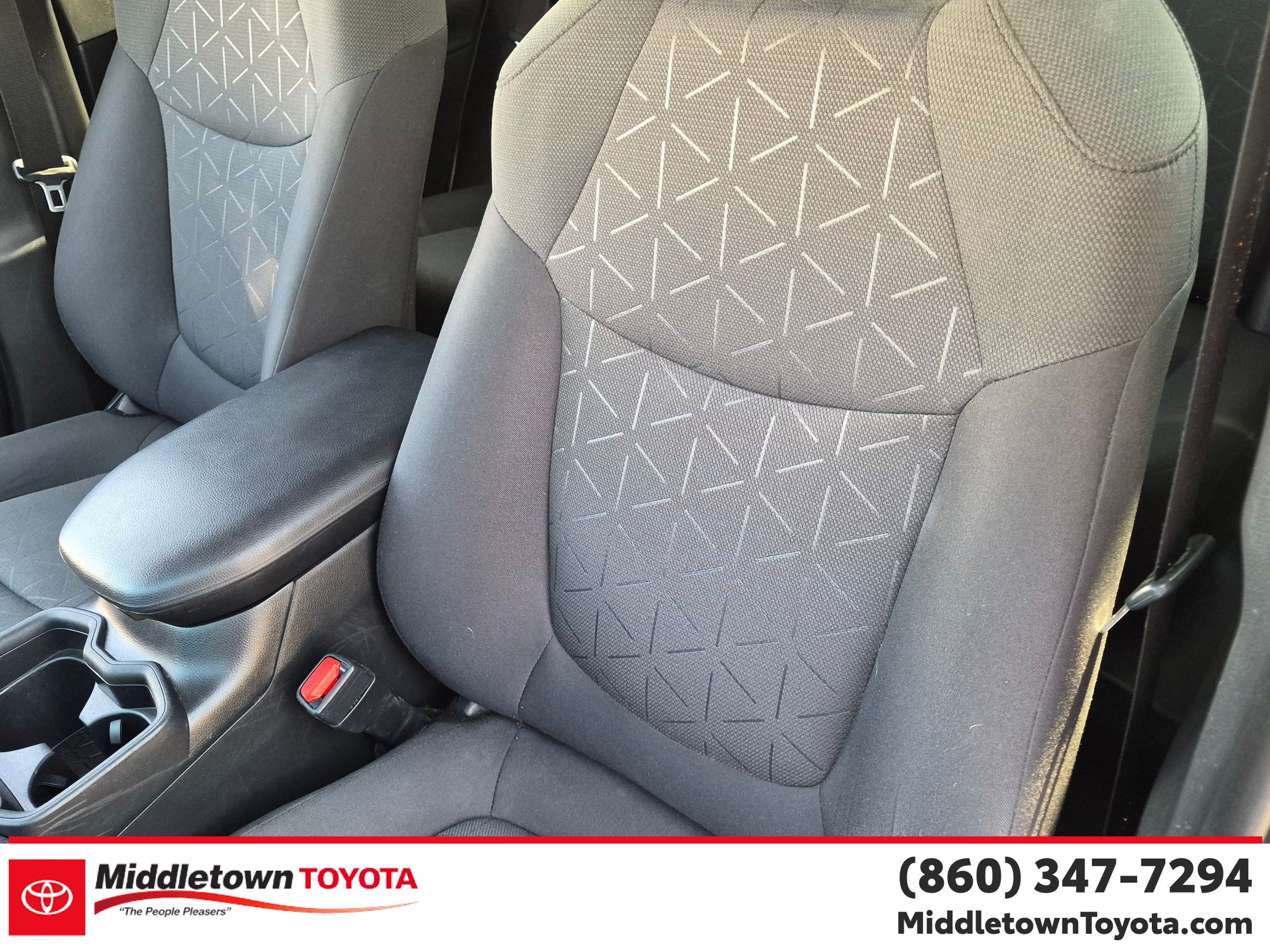 Used 2021 Toyota RAV4 XLE w/ Convenience Package AWD/4WD image 14