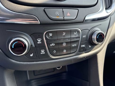 Certified 2024 Chevrolet Equinox LT FWD image 16
