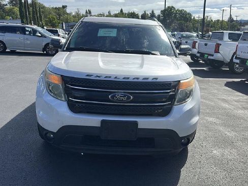 Used 2015 Ford Explorer XLT w/ Equipment Group 202A FWD image 4