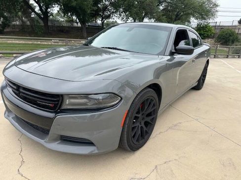 Used 2019 Dodge Charger SXT w/ Blacktop Package RWD image 3