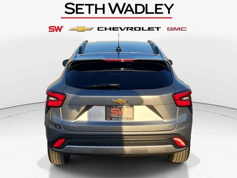 New 2026 Chevrolet Trax LT w/ LT Convenience Package FWD image 8