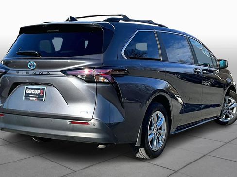 Used 2025 Toyota Sienna XLE image 13