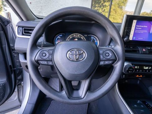 Used 2025 Toyota RAV4 XLE AWD/4WD image 12