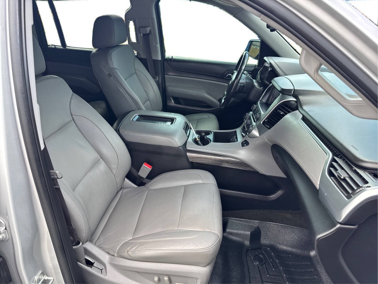 Used 2017 Chevrolet Suburban LT w/ Luxury Package RWD image 25