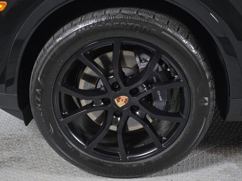 Used 2025 Porsche Cayenne Coupe image 9