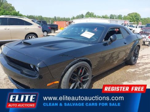 Used 2016 Dodge Challenger SRT Hellcat image 11