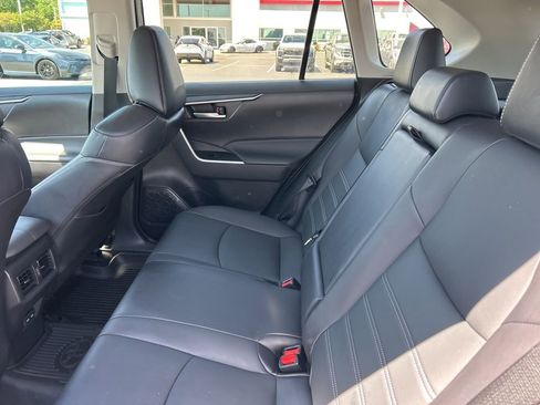 Used 2023 Toyota RAV4 XLE Premium image 14