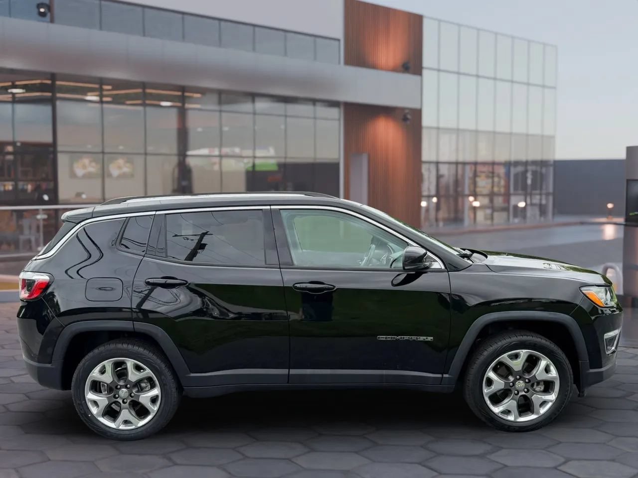 Used 2020 Jeep Compass Limited AWD/4WD image 4