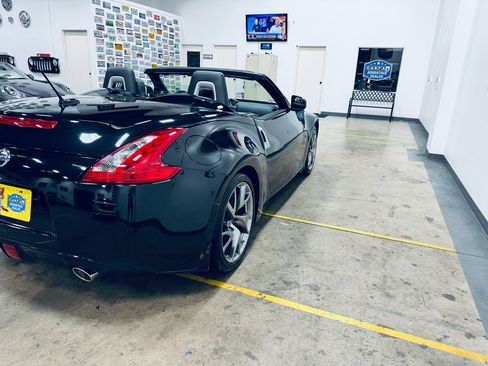 Used 2014 Nissan 370Z Touring w/ Sport Package image 19