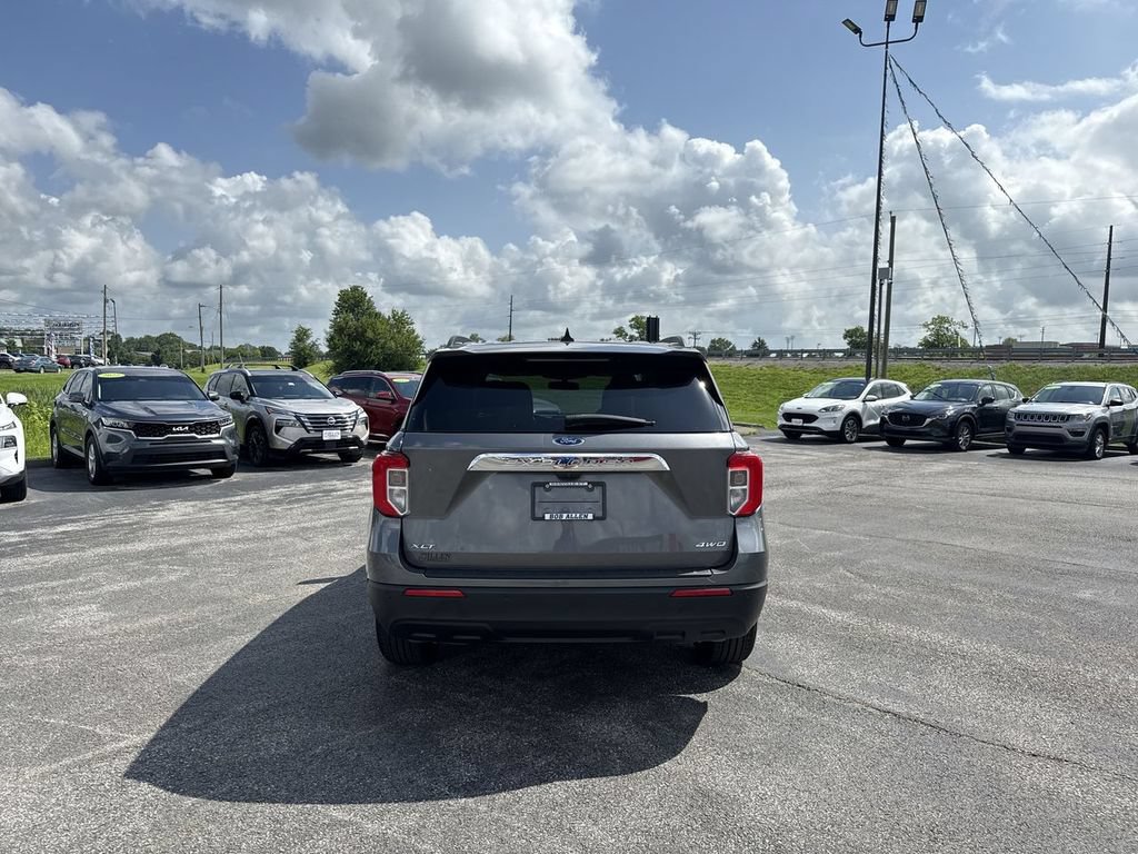 Used 2023 Ford Explorer XLT AWD/4WD image 11