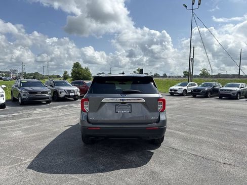Used 2023 Ford Explorer XLT AWD/4WD image 11