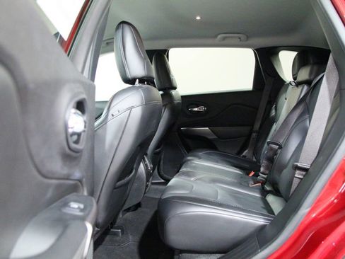 Used 2019 Jeep Cherokee Limited AWD/4WD image 28