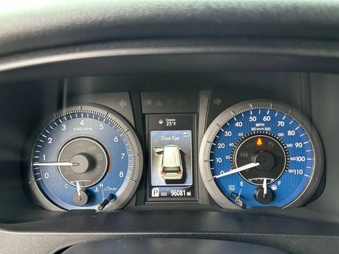Used 2020 Toyota Sienna L image 24