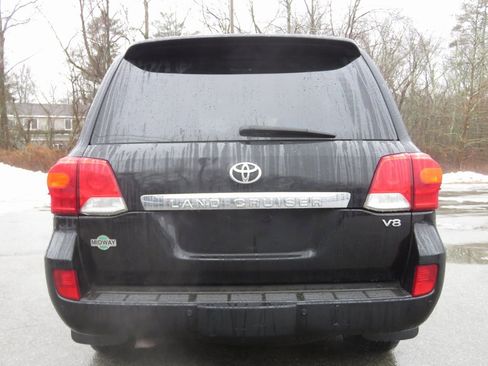 Used 2014 Toyota Land Cruiser image 6