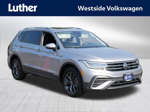 Certified 2024 Volkswagen Tiguan SE w/ Panoramic Sunroof Package AWD/4WD image 1