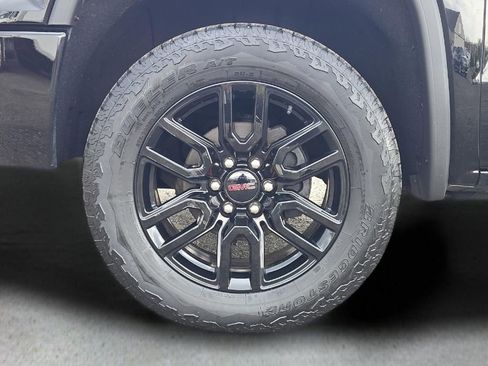 Used 2018 GMC Sierra 1500 SLT w/ All Terrain Package AWD/4WD image 8